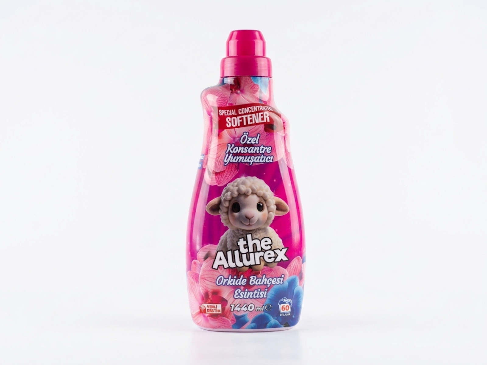 Pembe shrink sleeve etiketli konsantre yumuşatıcı şişesi